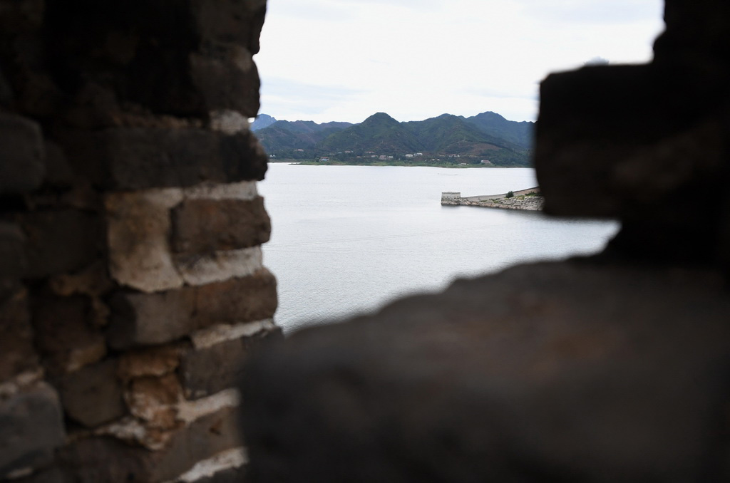 Secção subaquática da Grande Muralha Ming reemerge das profundezas