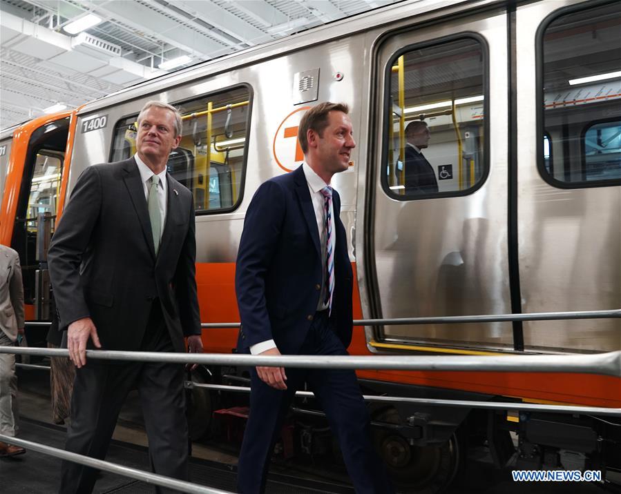 Novos vagões de metrô chineses começam a operar em Boston, EUA