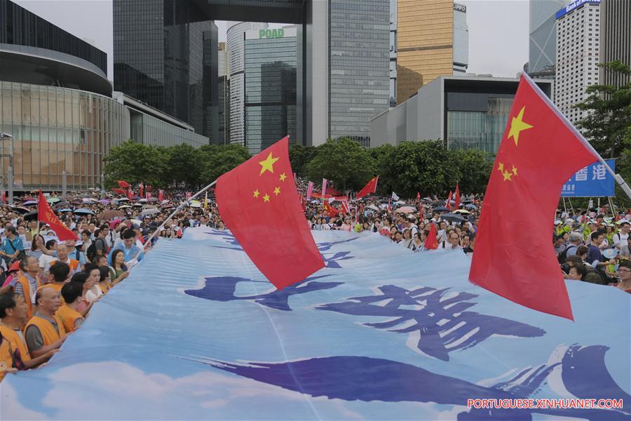 476,000 pessoas aparecem no parque de HK para apoiar a polícia