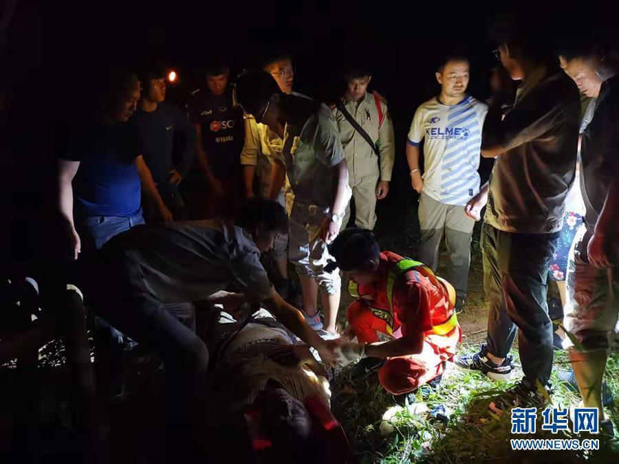 Laos: 13 turistas chineses mortos em acidente de trânsito