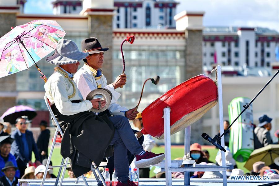 Artistas aprensentam Ópera Tibetana no festival cultural no Tibete