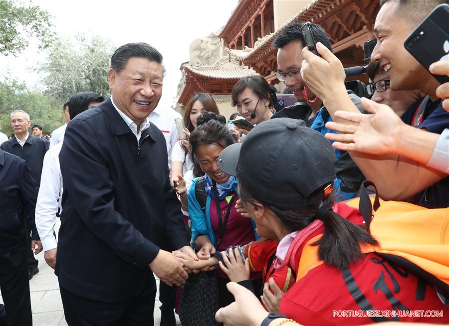 Xi visita patrimônio cultural em Gansu