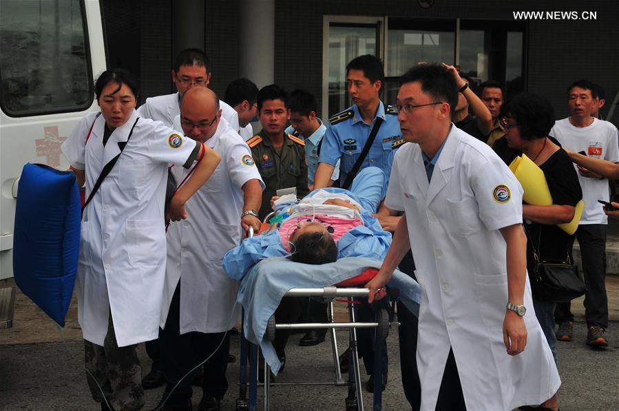 4 turistas chineses gravemente feridos em acidente de ônibus no Laos voam de volta à China
