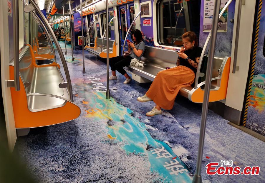 Insólito: metrô de Chengdu decorado com pintura de Huanglong, patrimônio da UNESCO
