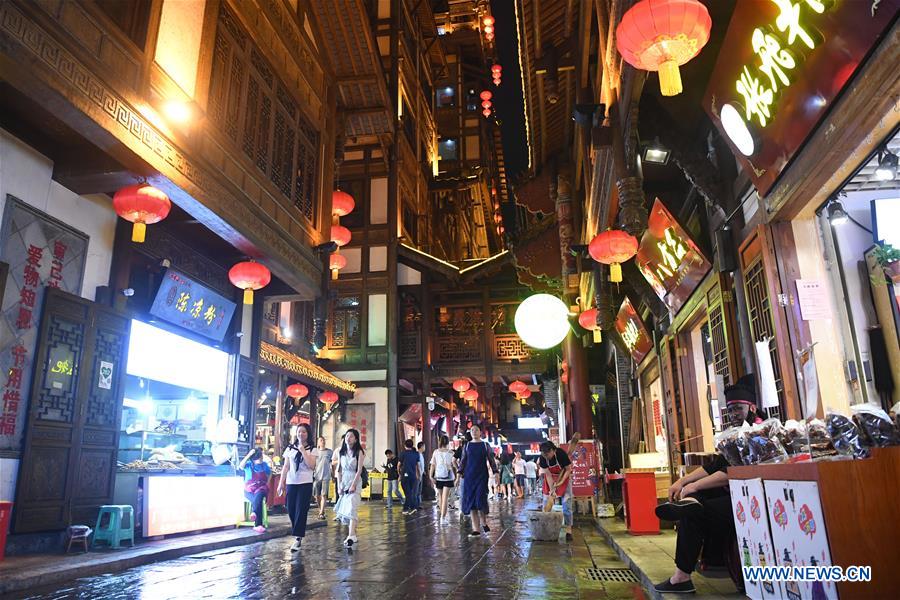 Chongqing: Economia noturna enriquece escolhas de consumo dos cidadãos e atrai visitantes