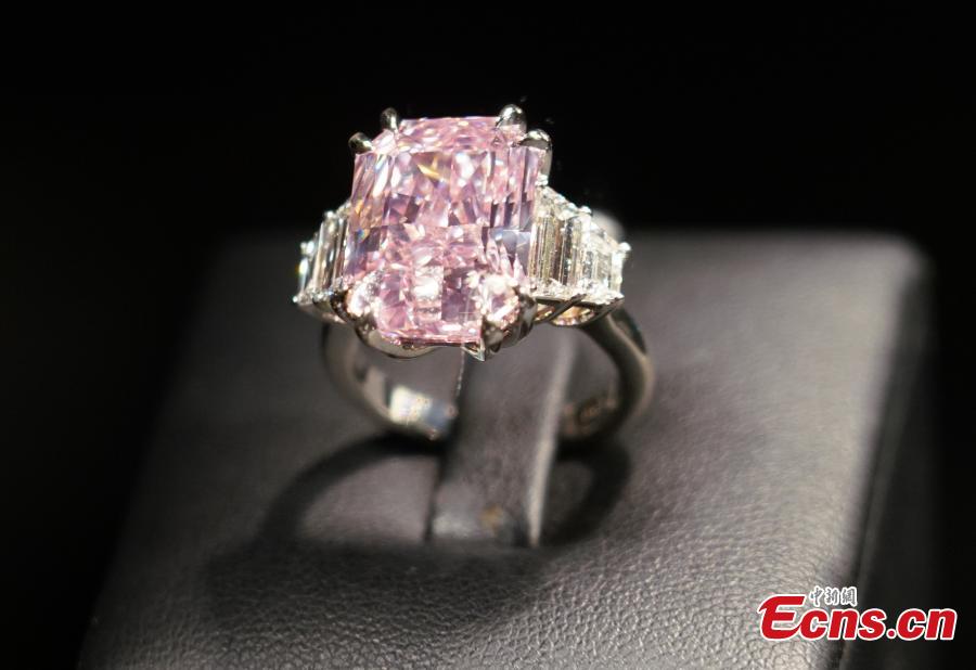 Diamante rosa de 10 quilates pode arrecadar até US $ 25 milhões no leilão da Sotheby's