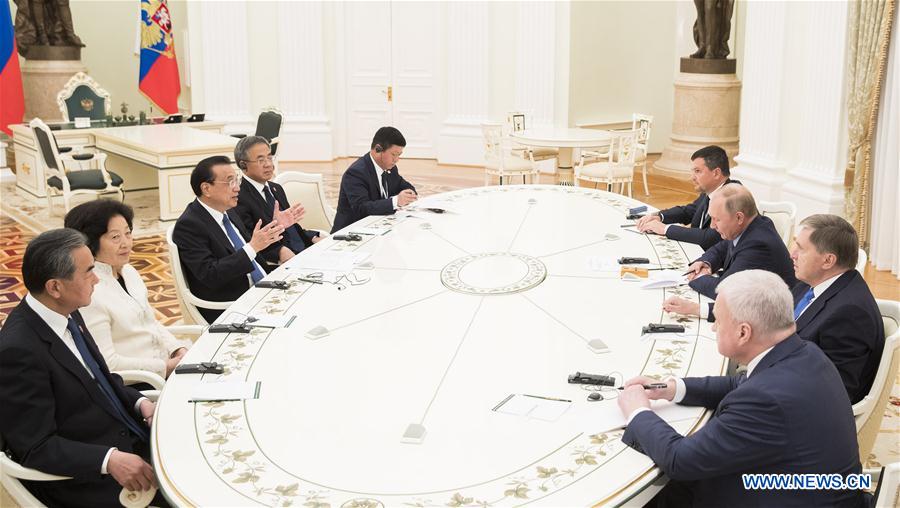 Primeiro-ministro chinês reúne-se com Putin sobre os laços bilaterais