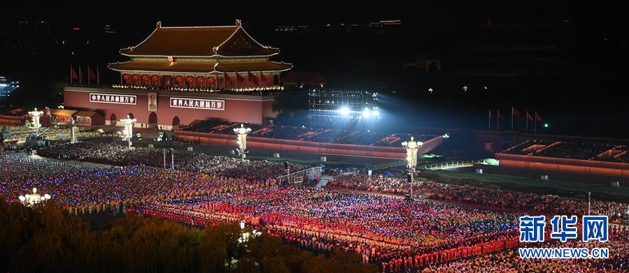 Beijing realiza gala noturna para celebrar o 70º aniversário da fundação da Nova China