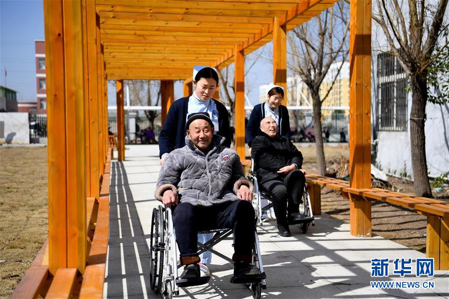 China é capaz de atender à crescente demanda de cuidado de idosos, diz funcionário