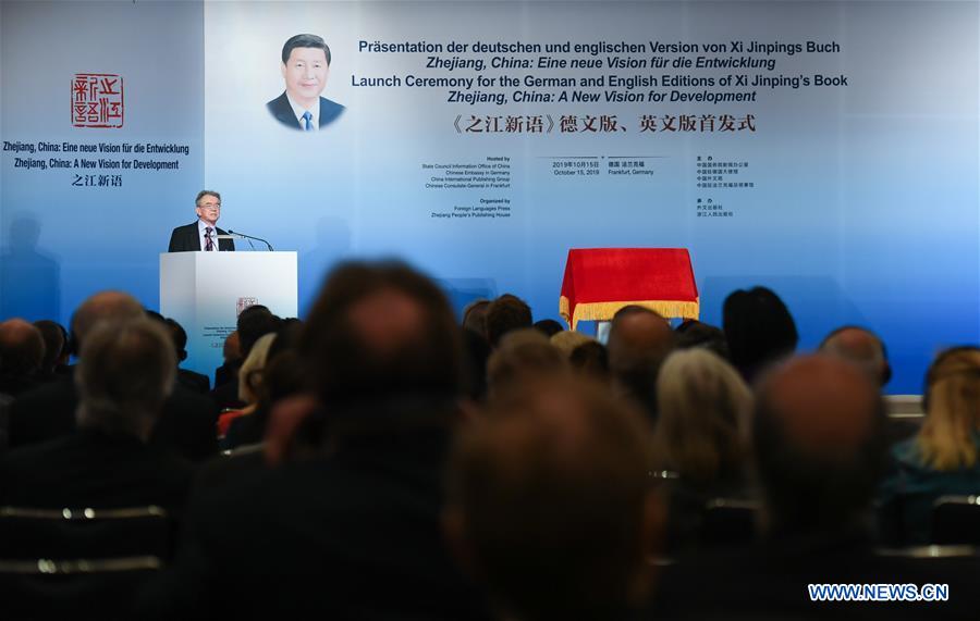 Edições alemã e inglesa do livro de Xi Jinping sobre o desenvolvimento lançadas em Frankfurt