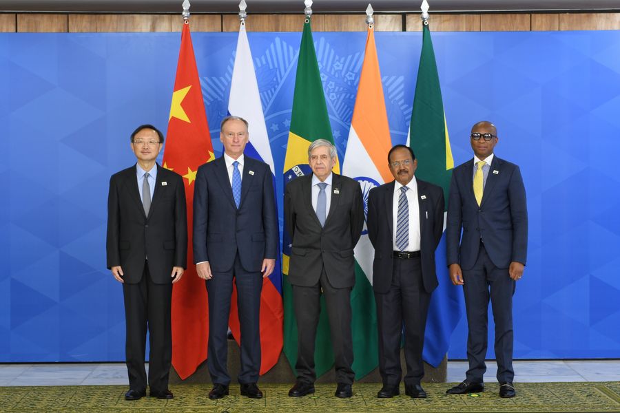 BRICS devem se unir e cooperar para defender multilateralismo, diz alto funcionário chinês