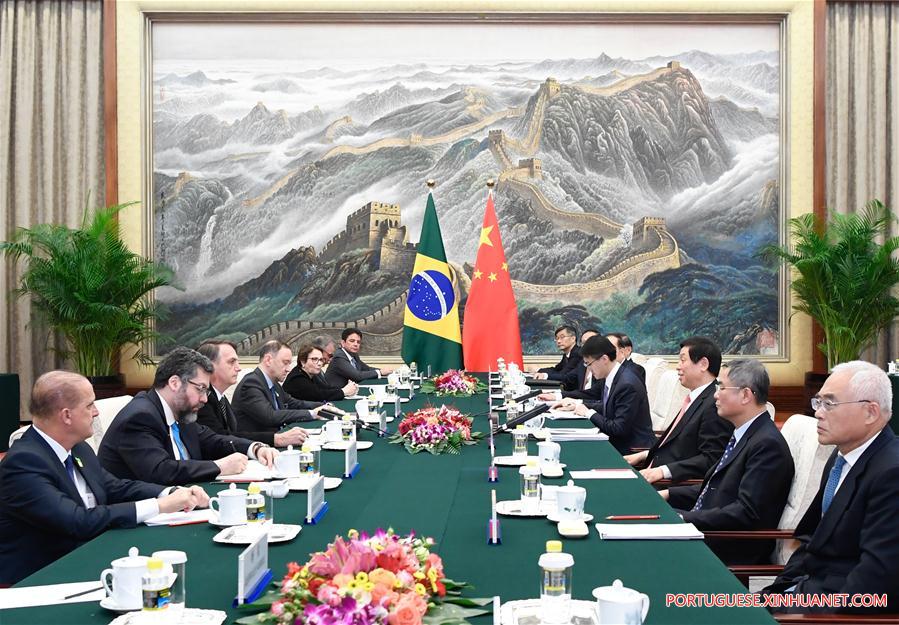 Mais alto legislador chinês se reúne com presidente do Brasil