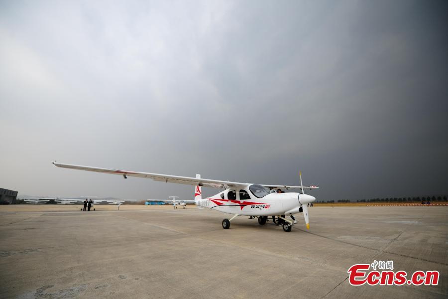 Avião elétrico de quatro assentos realiza voo inaugural na China