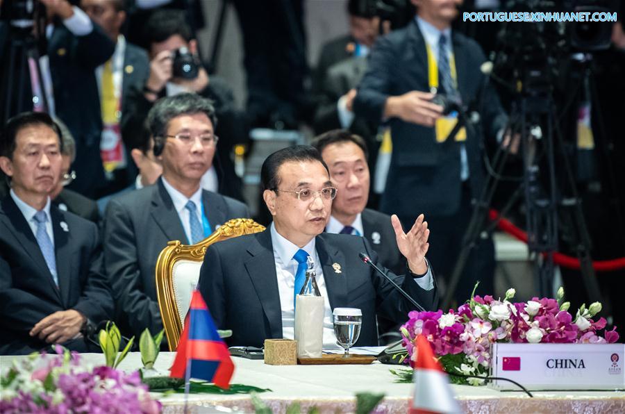 Premiê chinês pede que China e ASEAN defendam multilateralismo e livre comércio