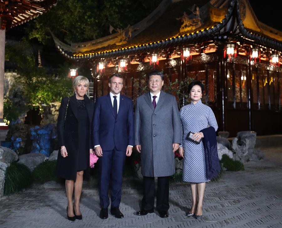 Xi e esposa recebem casal presidencial francês
