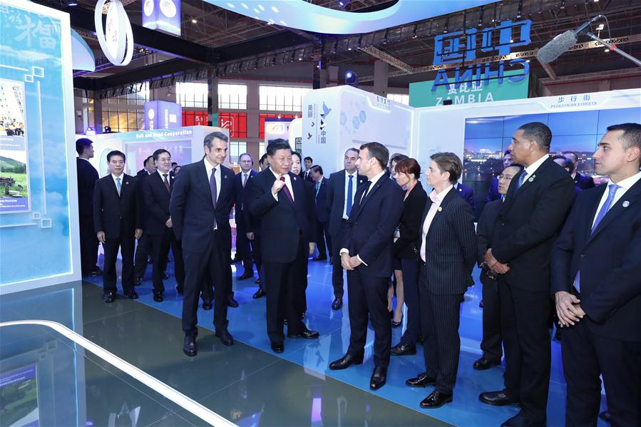Xi e líderes estrangeiros visitam a CIIE