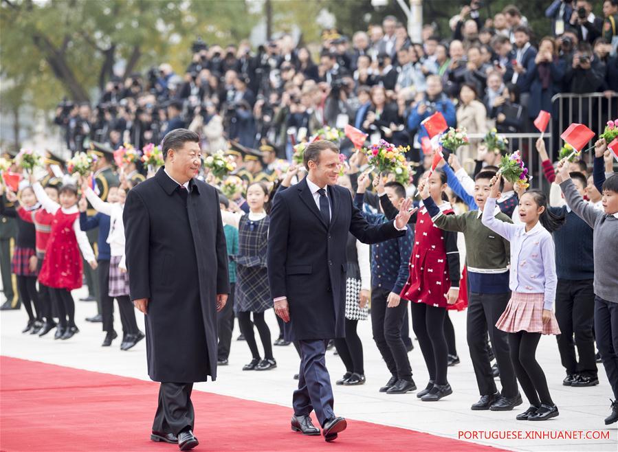 Xi realiza conversações com Macron em Beijing