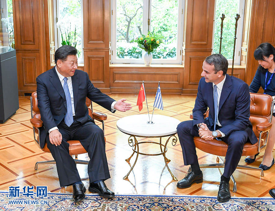 Xi e premiê grego visitam Porto de Piraeus e elogiam a cooperação sob Iniciativa do Cinturão e Rota