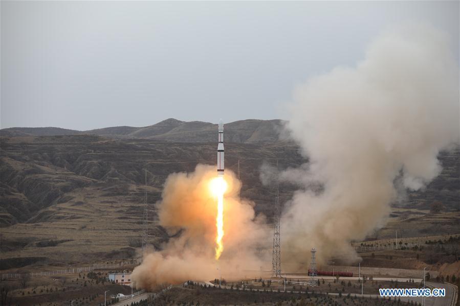China lança cinco satélites à órbita com único foguete