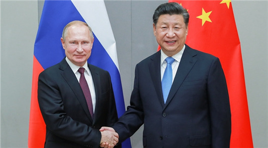 Xi reúne-se com Putin em Brasília