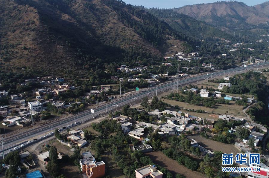 Via expressa no Corredor Econômico do Paquistão inaugurada no noroeste paquistanês