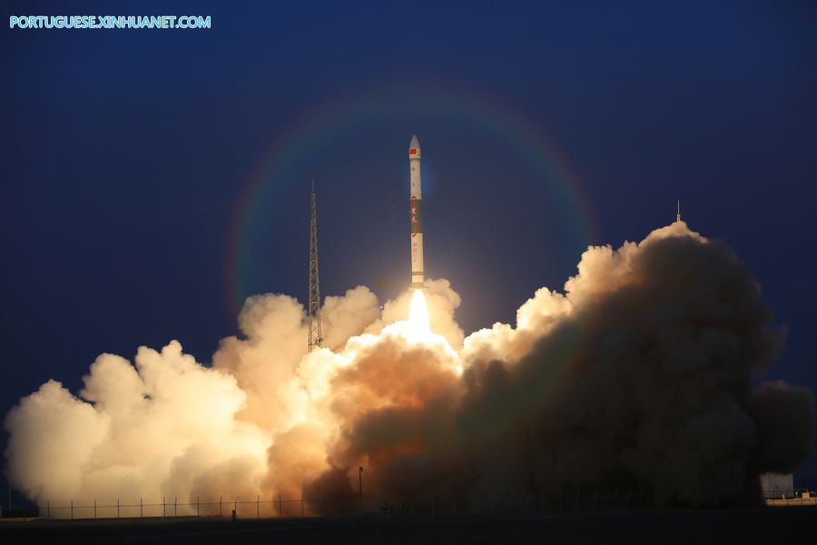 China lança plataforma de serviço de satélites