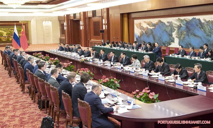 China e Rússia concordam em fortalecer a cooperação em investimento