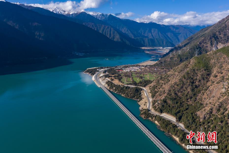 Tibete: vista aérea do “trilho mais bonito sobre as águas”