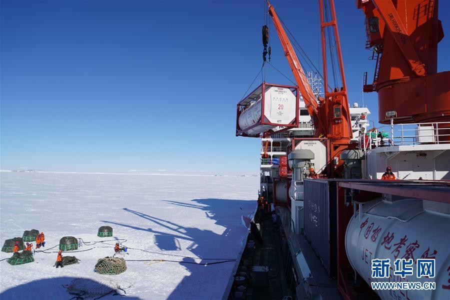 Quebra-gelos da China transportam mercadorias para a Antártida 
