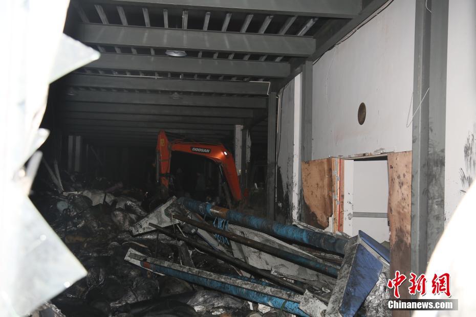 Colapso de tanque de resíduos deixa 4 mortos e 16 feridos na China