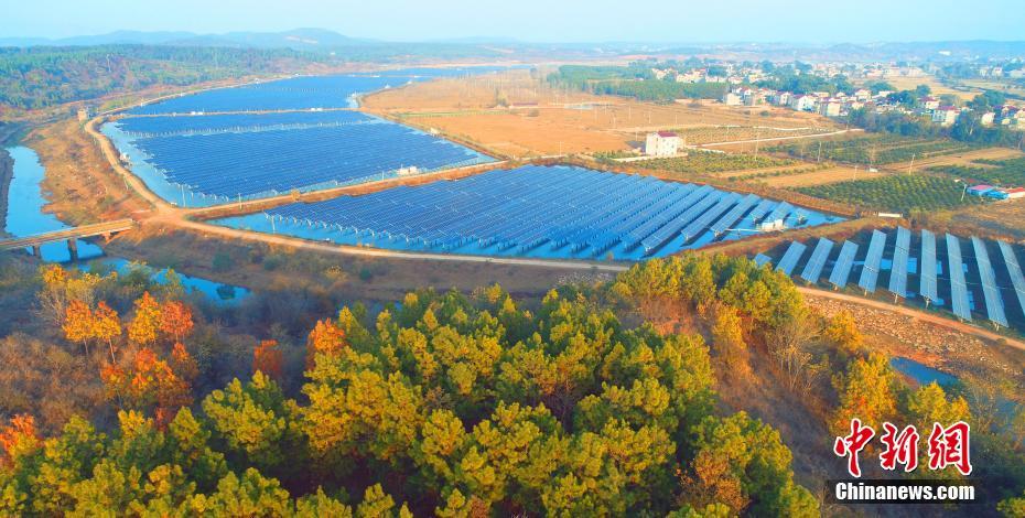 Insólito: Curso do rio abandonado na China transformado em usina de eletricidade fotovoltaica
 