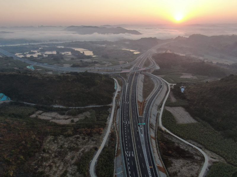 Autoestrada pitoresca concluída em Guangxi