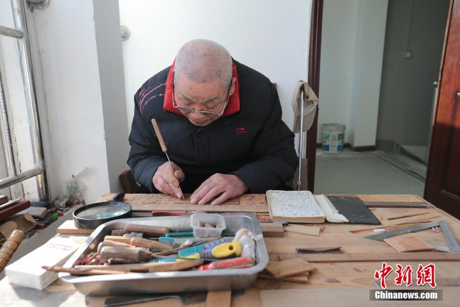 Carpinteiro aposentado constrói miniatura da cidade de Xi’an