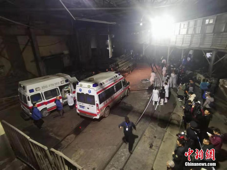 Milagre! 13 mineiros chineses salvos após estarem encurralados por mais de 80 horas