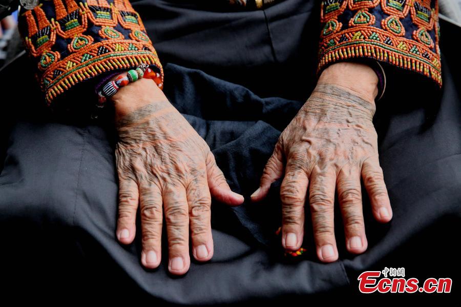 Apelos surgem em Taiwan por preservação de tradição de tatuagens de grupo étnico local