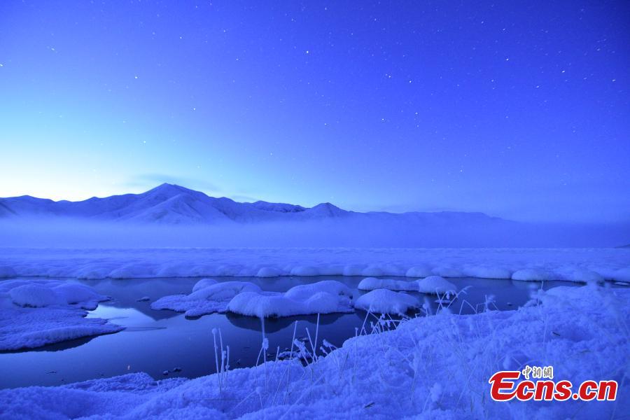 Galeria: paisagem noturna e tranquila das pastagens Bayanbulak em Xinjiang