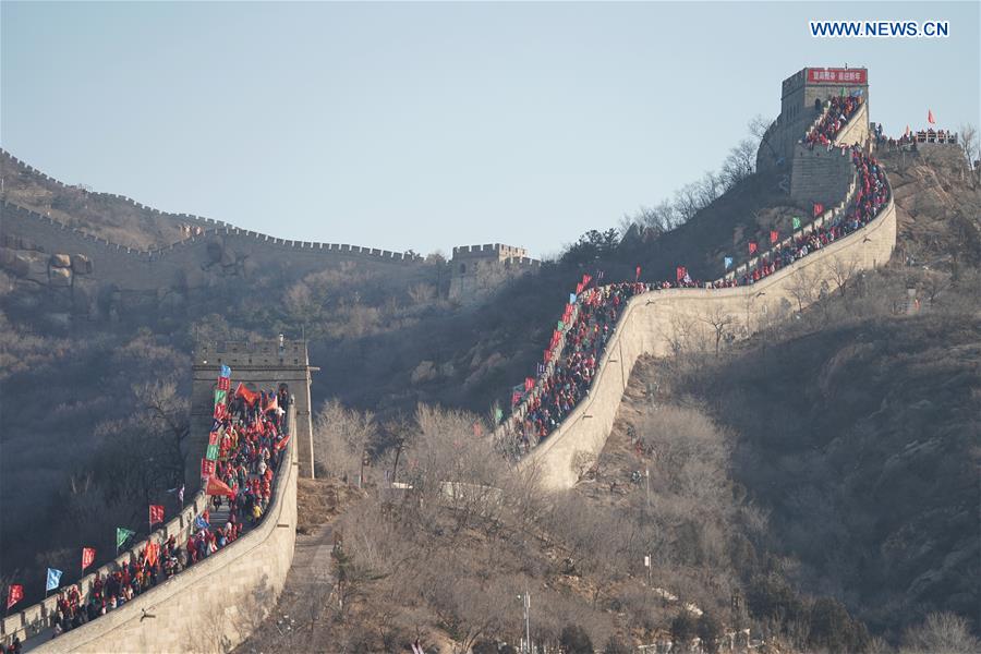Grande Muralha com grande número de visitantes no início do novo ano