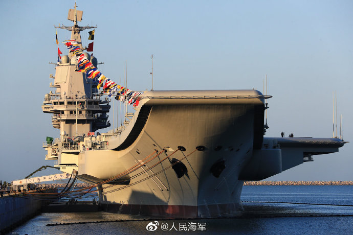 Porta-aviões Shandong entra ao serviço da marinha