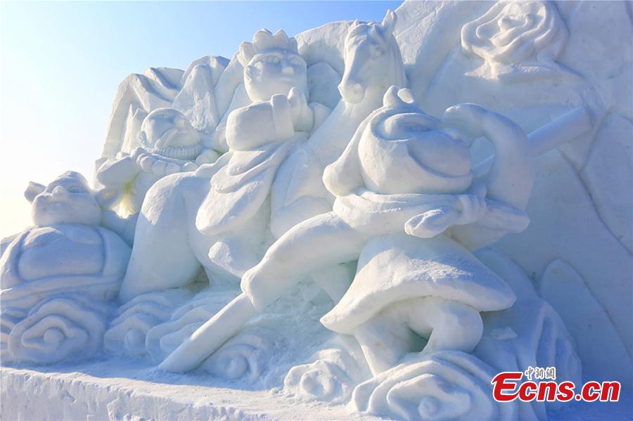Esculturas de neve atraem visitantes para Xinjiang