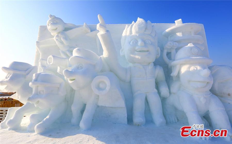 Esculturas de neve atraem visitantes para Xinjiang