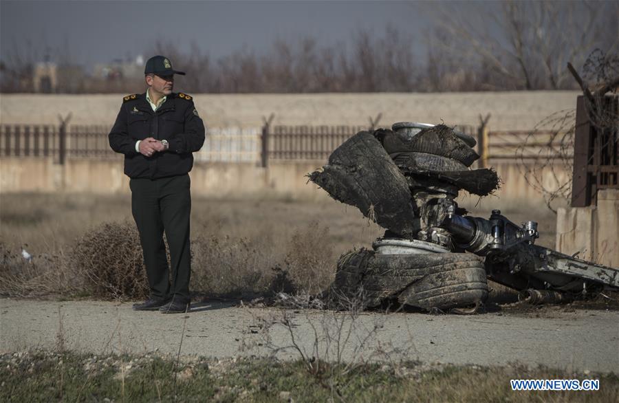 Queda de avião ucraniano provoca a morte de todos os passageiros