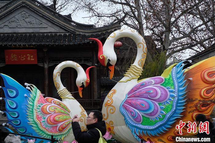 Nanjing: decoração de lanternas comemora Ano Novo Chinês