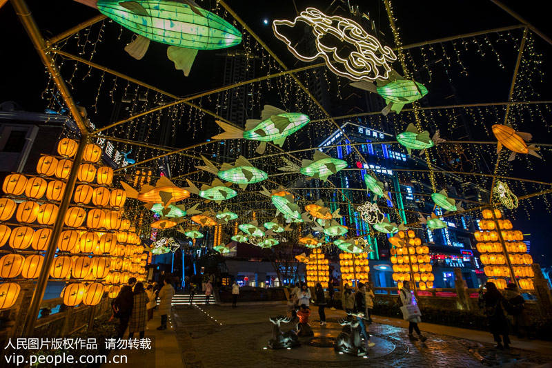 Galeria: Chongqing decorada com lanternas