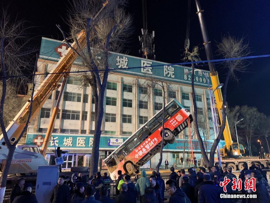 Colapso de estrada em Qinghai deixa pelo menos 6 mortes