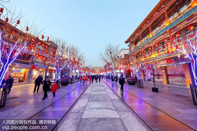 Beijing: Avenida Qianmen está decorada para abraçar o Festival da Primavera