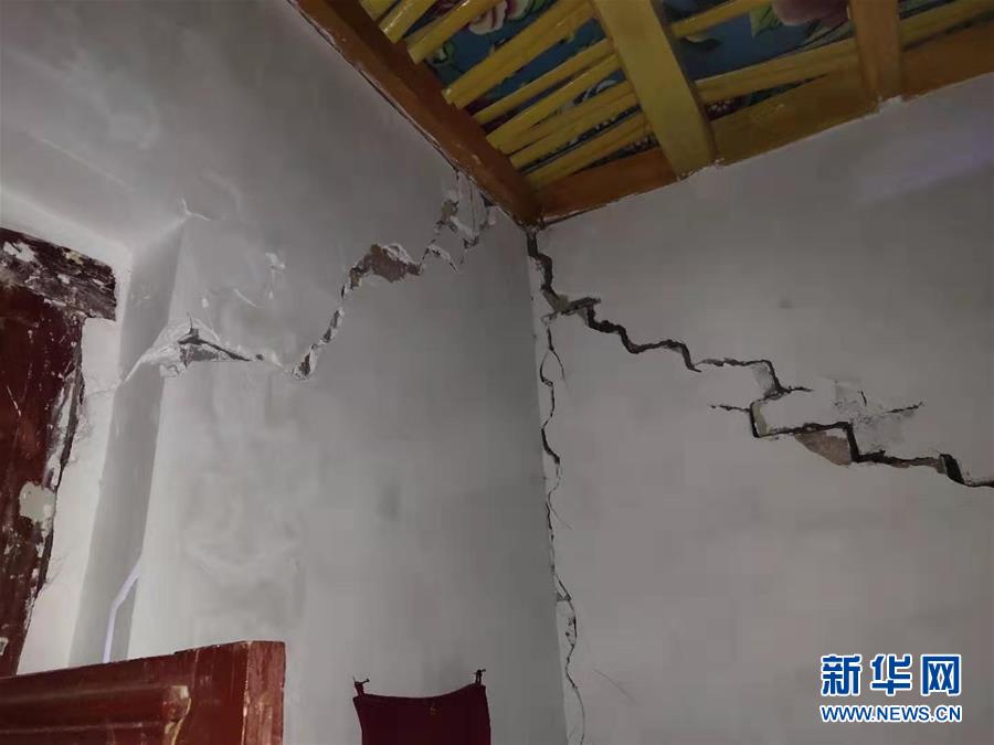 Terremoto de magnitude 6,4 em Xinjiang deixa três feridos