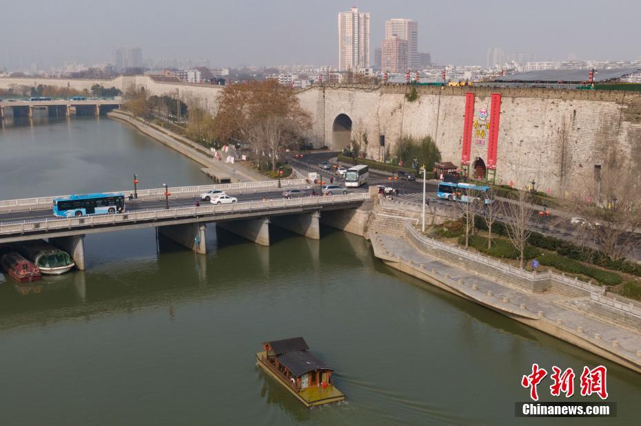 Nanjing decora portões da muralha para celebrar o Festival da Primavera