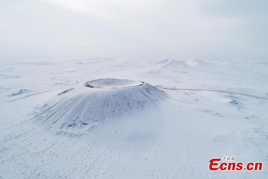 Galeria: grupo vulcânico Ulan Hada coberto de neve
