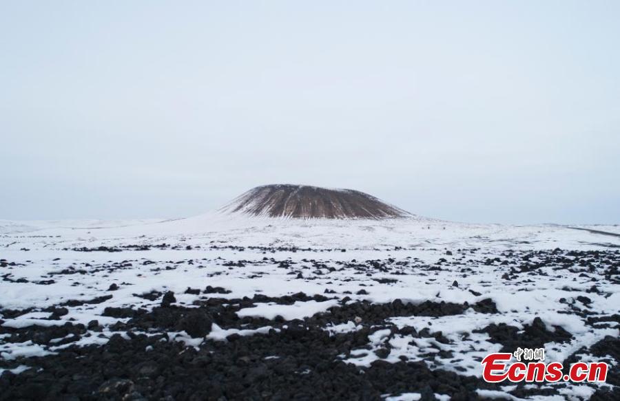 Galeria: grupo vulcânico Ulan Hada coberto de neve
