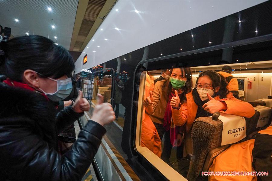 Equipes médicas de toda a China fornecem assistência médica a Wuhan